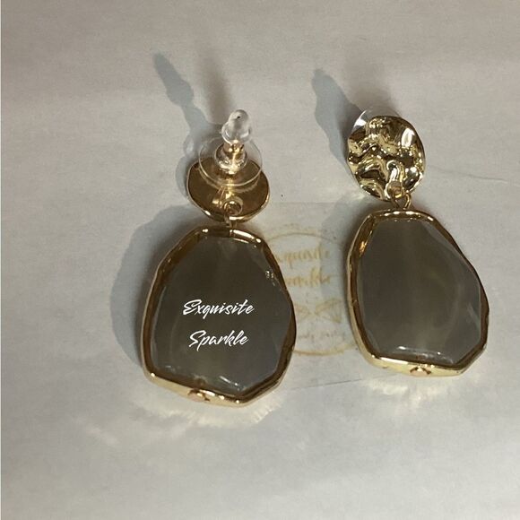 ⭐️Gold Tone White Ivory like Swirl Post Back Drop Dangle Earrings ⭐️ - Picture 5 of 16